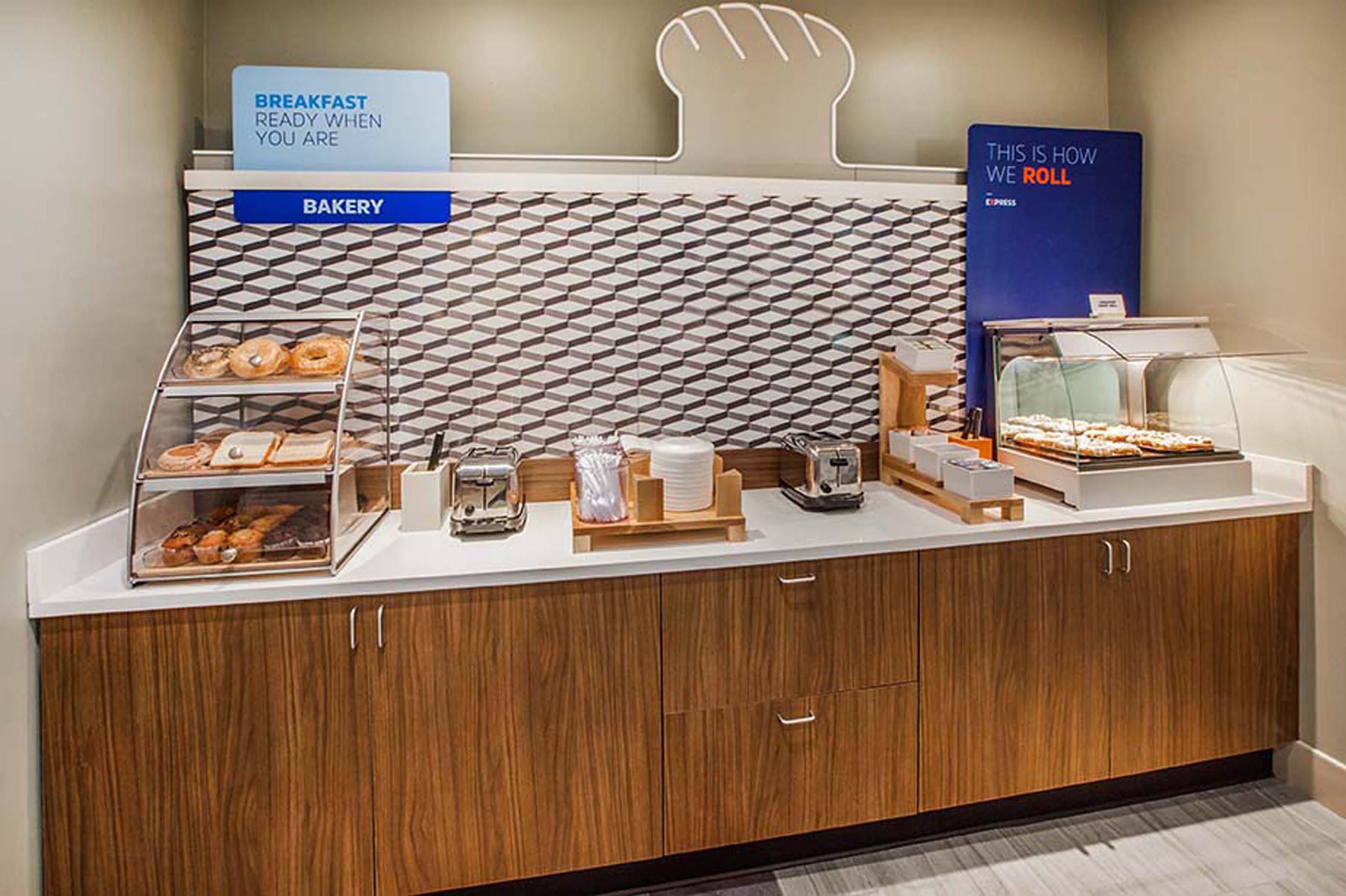 Express & East By Ihg Louisville