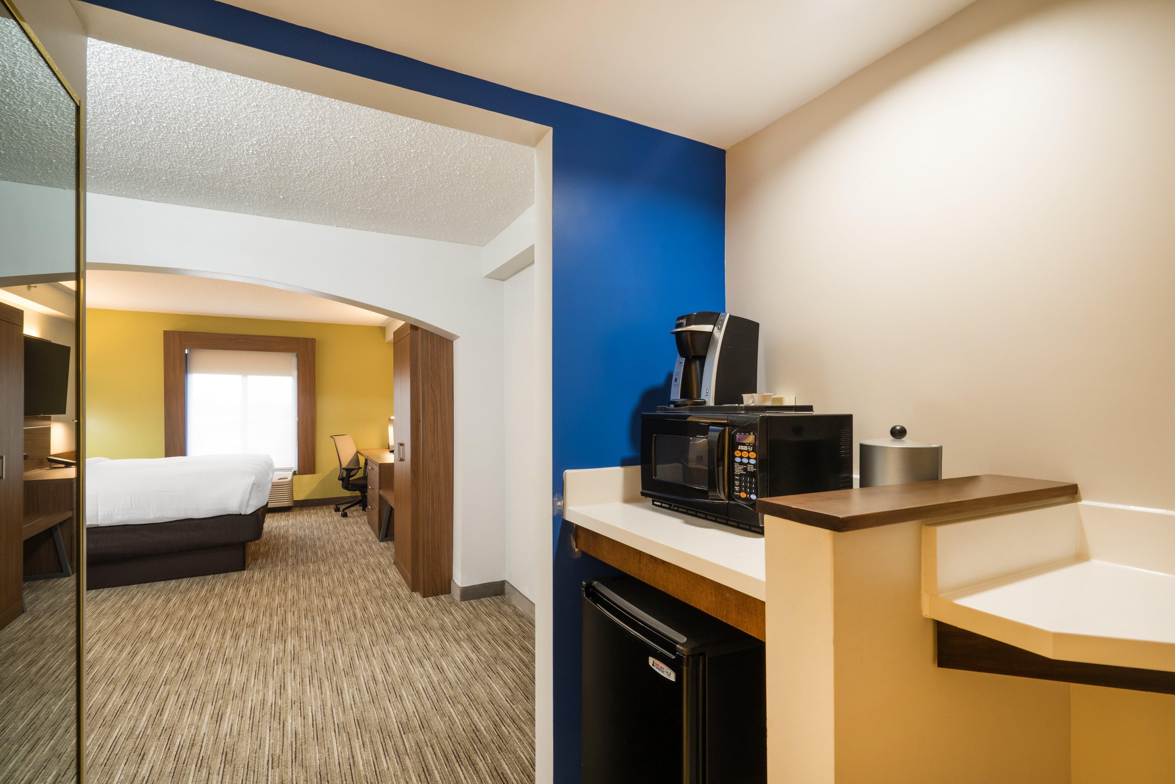 Express & East By Ihg Hotel Louisville