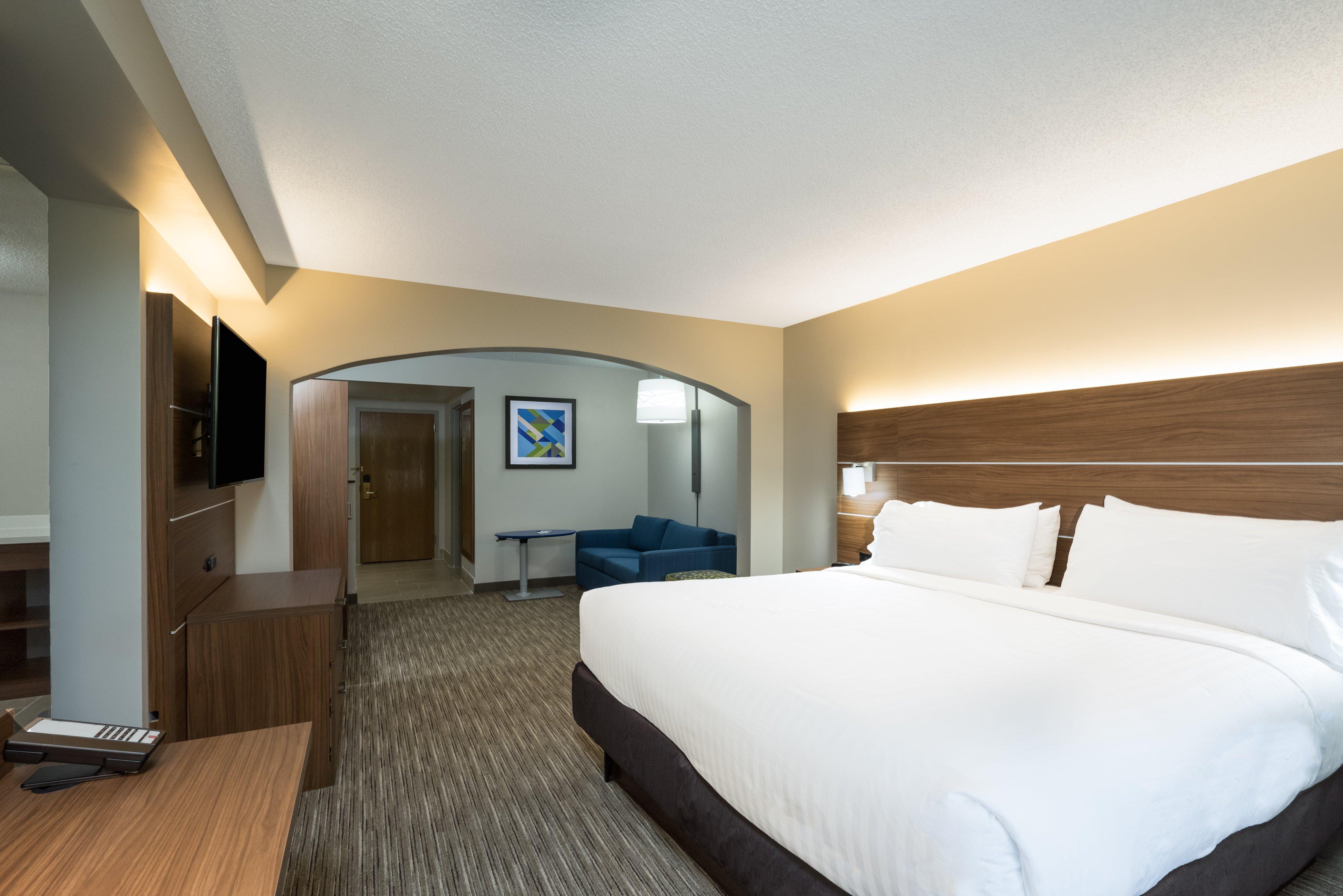 Express & East By Ihg Hotel