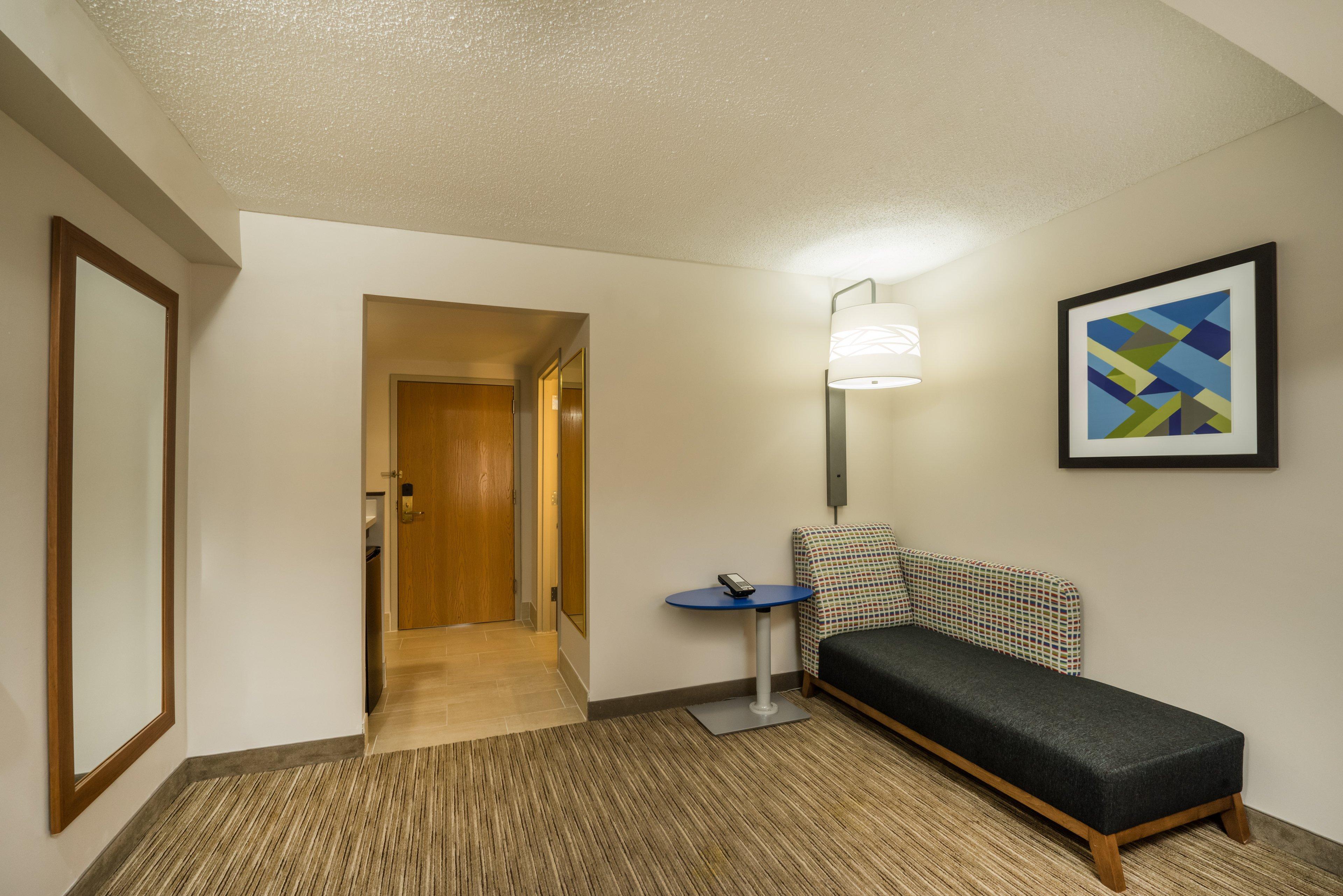 Express & East By Ihg 2*