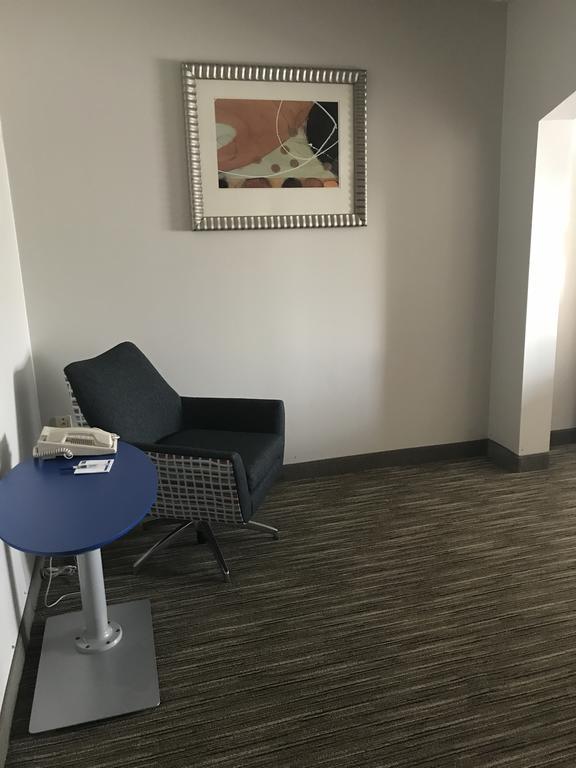 Hotel Express & East By Ihg Louisville