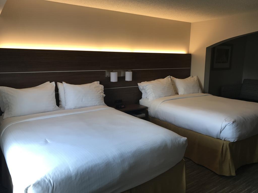 Hotel Express & East By Ihg Louisville