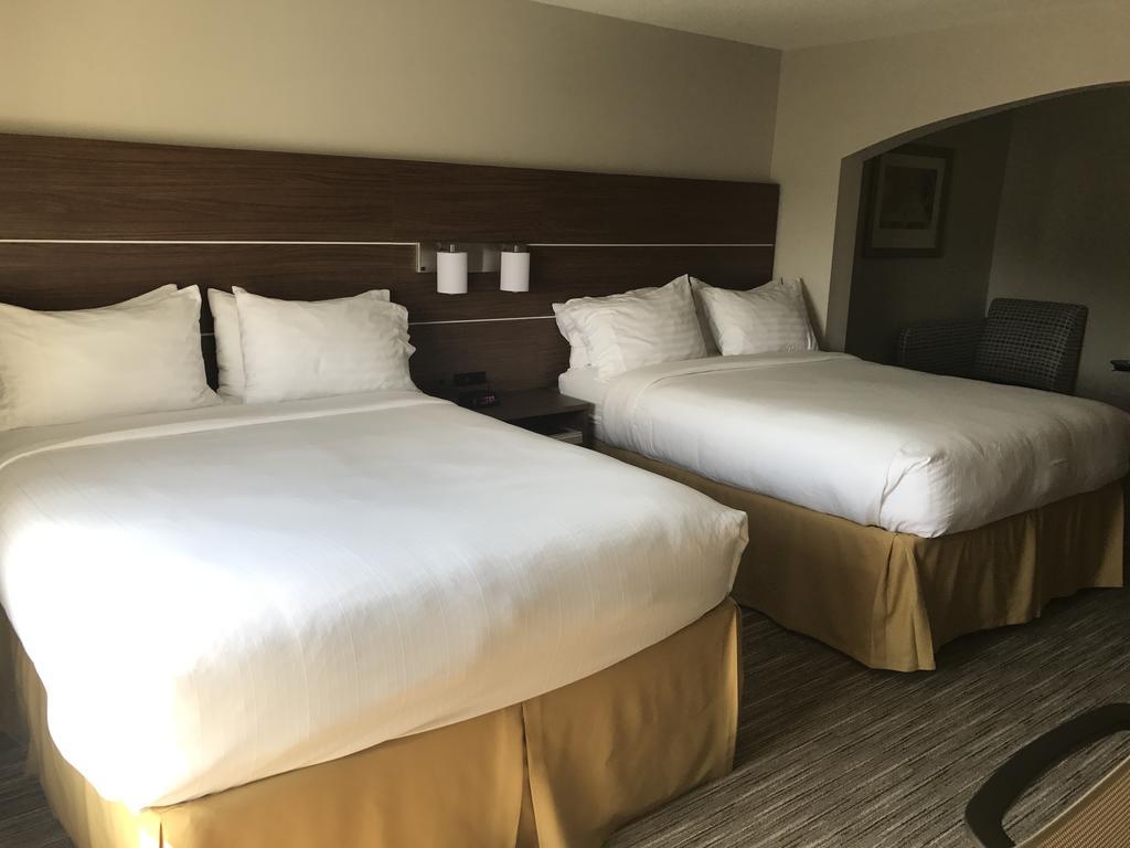 Hotel Express & East By Ihg Louisville