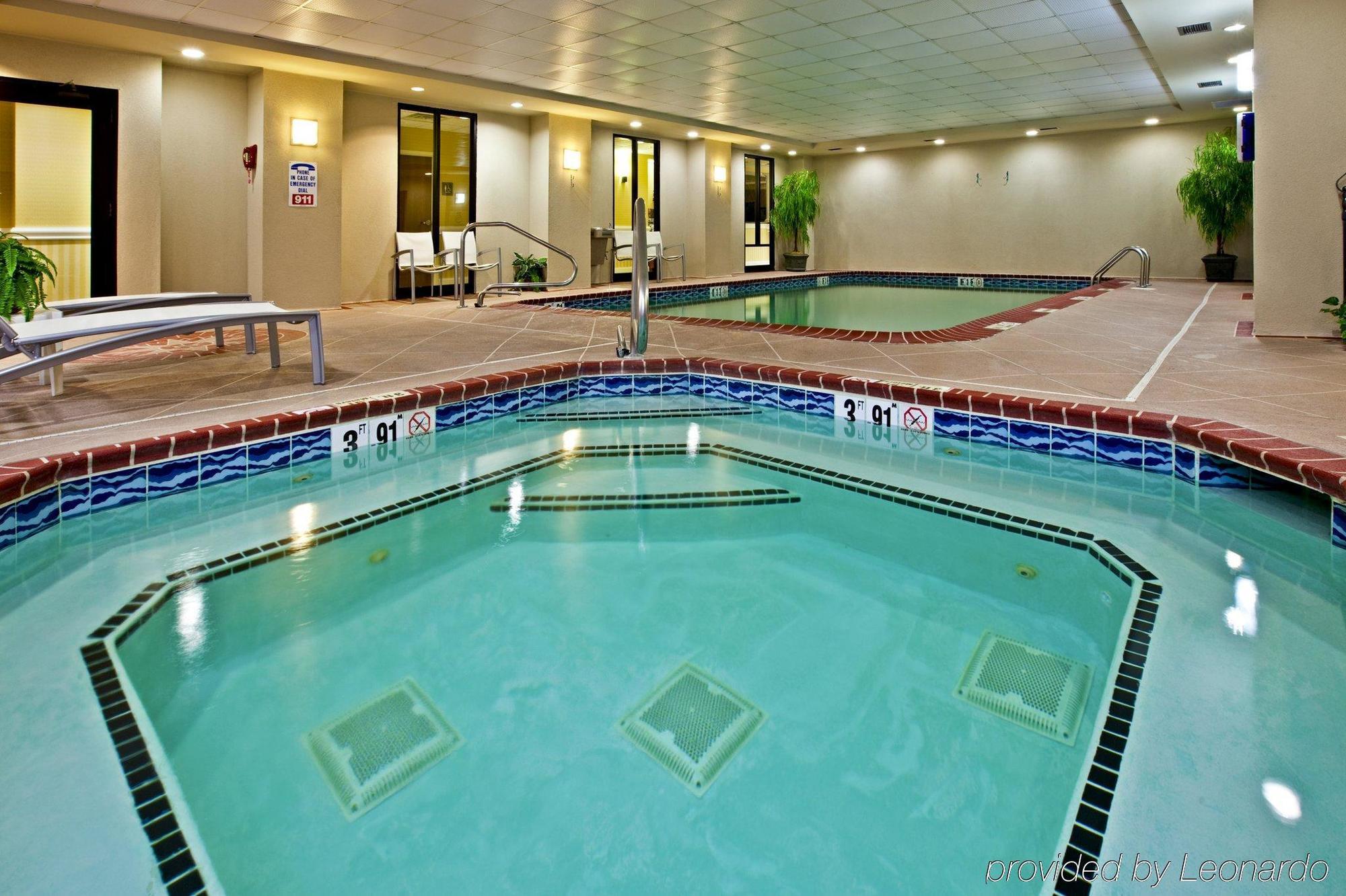 Express & East By Ihg Hotel 2*