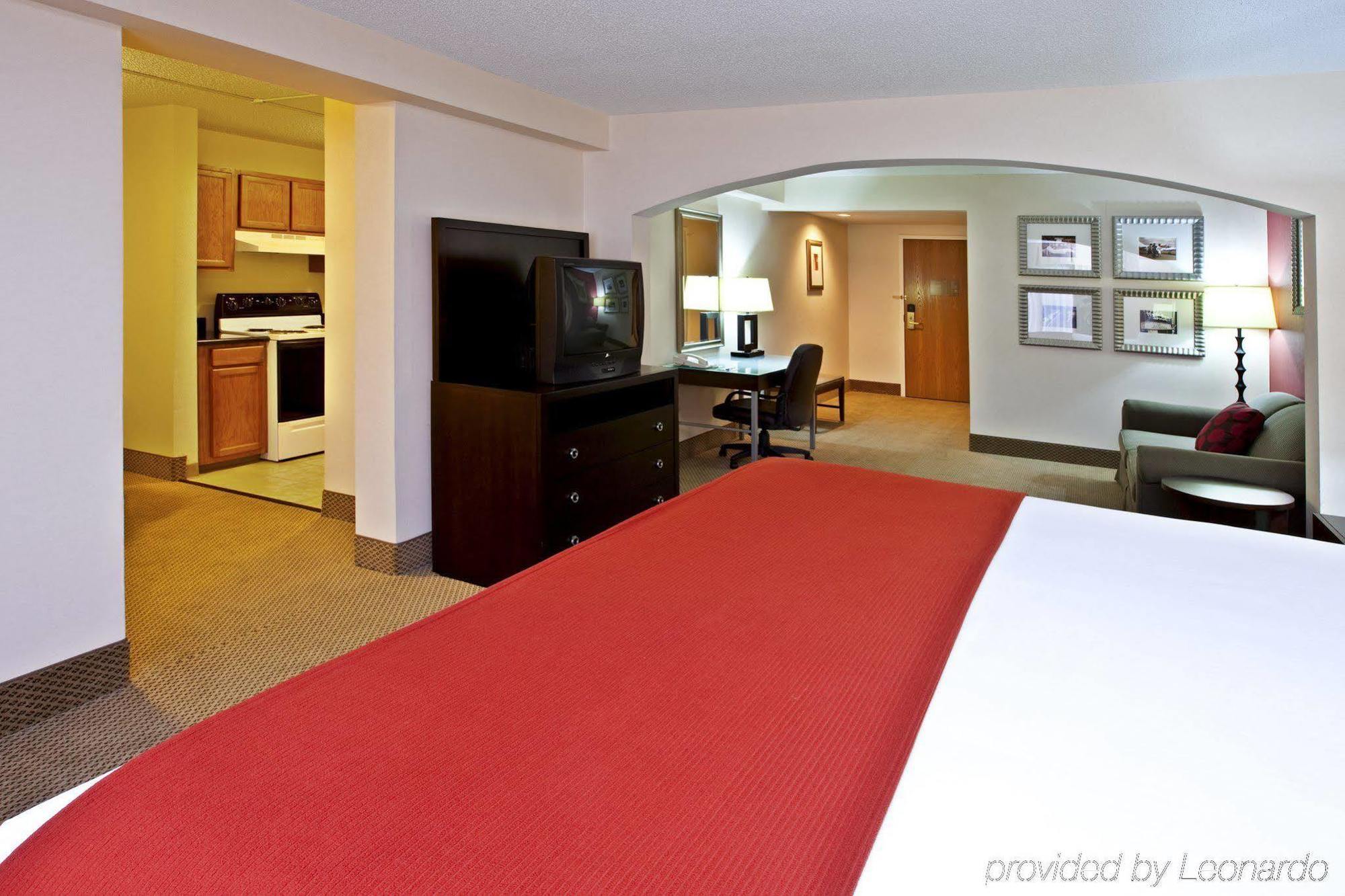 Express & East By Ihg Hotel Louisville
