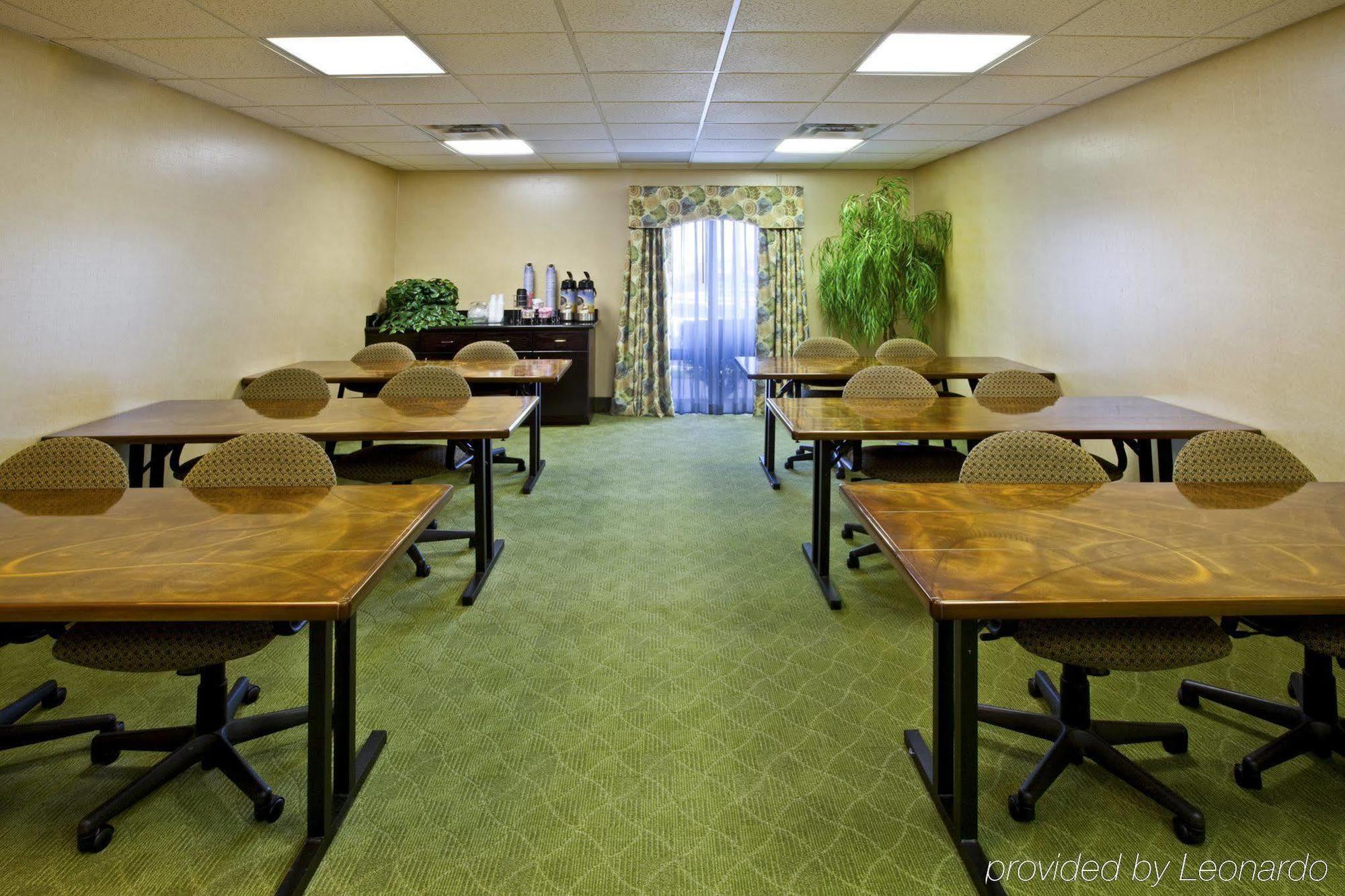 Hotel Express & East By Ihg Louisville